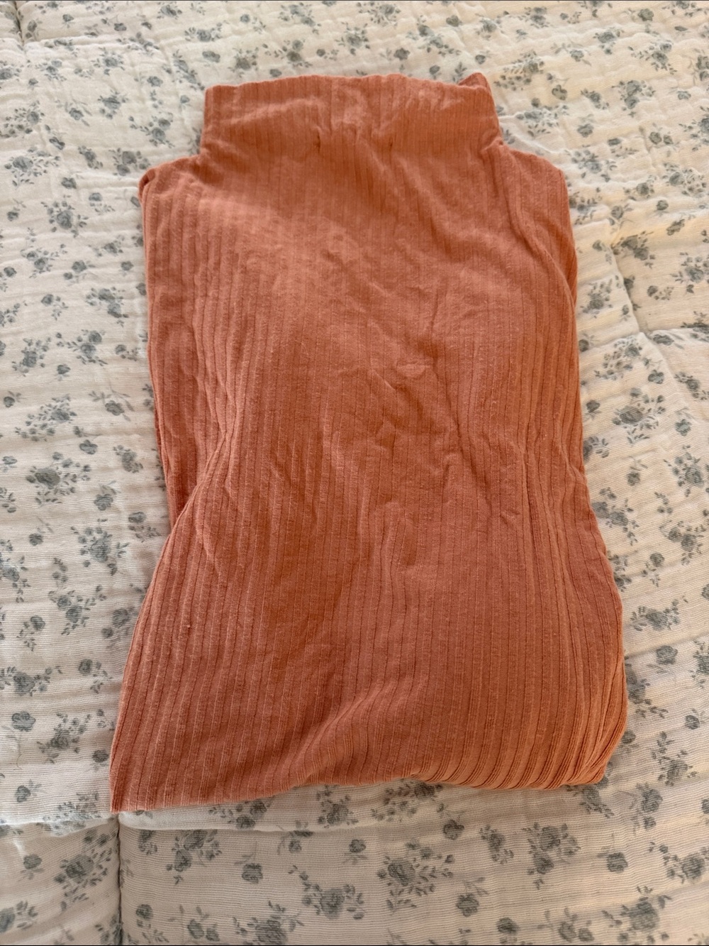 Women’s Ribbed loose turtleneck in Dusty Coral